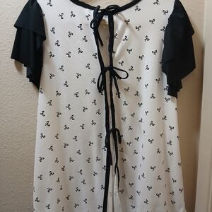Black and White Bow Pattern Top